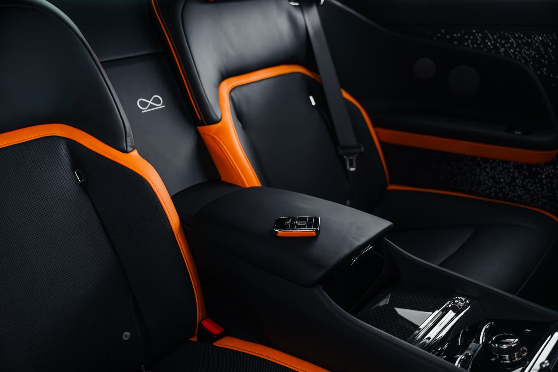 Rolls-Royce — exterior front angle